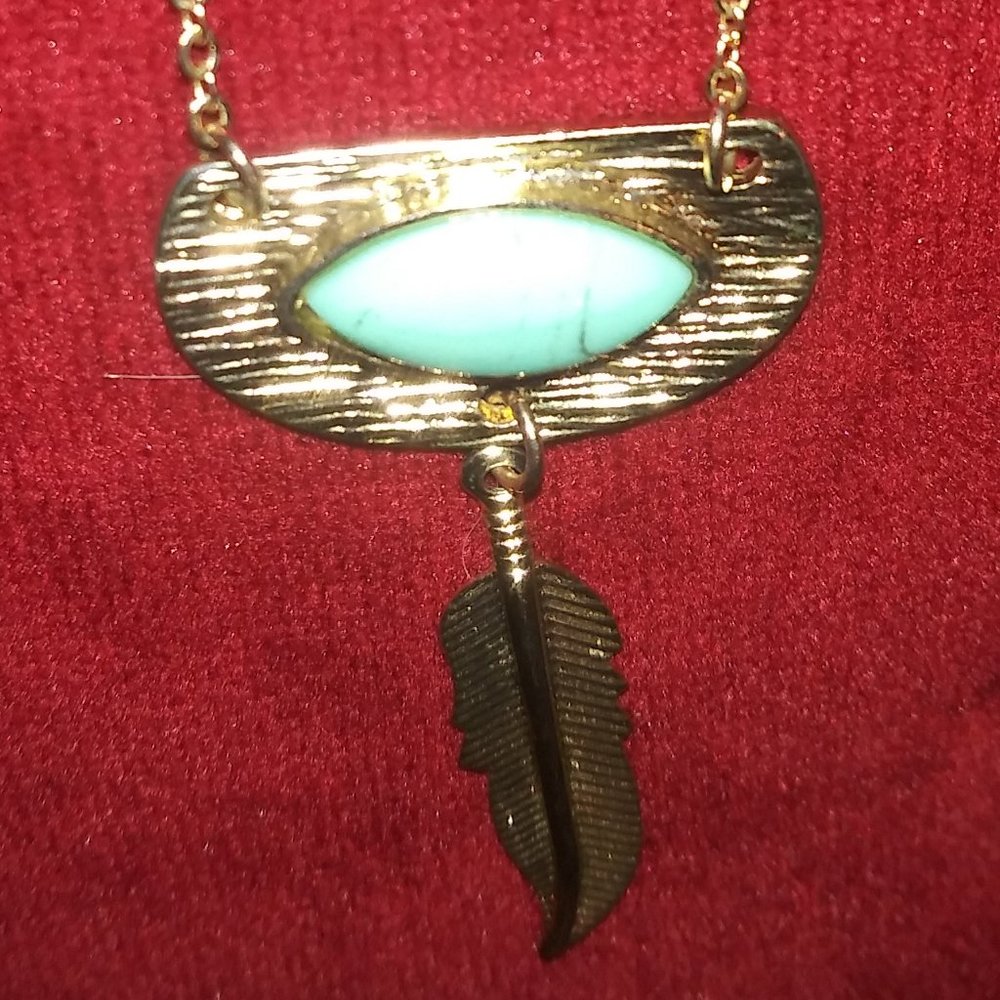 'Soar Somewhere' Fun Feather Necklace